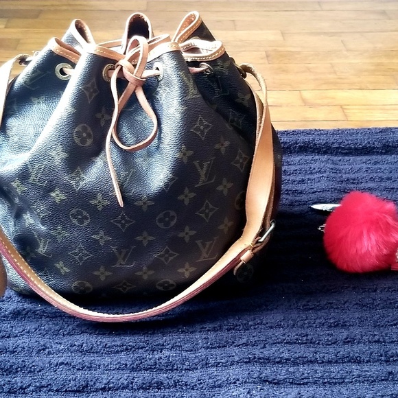 Louis Vuitton Handbags - LV petit noe